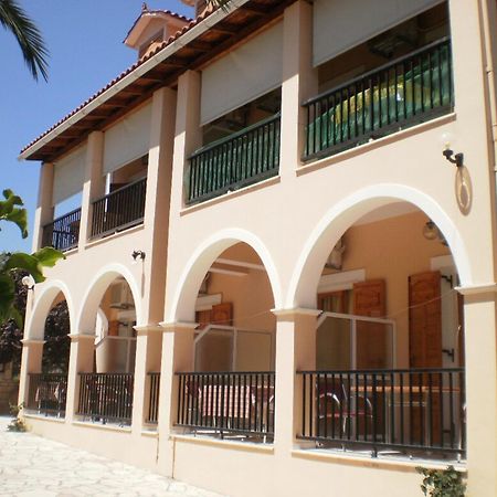 Loukas Inn Family Resort كيري المظهر الخارجي الصورة